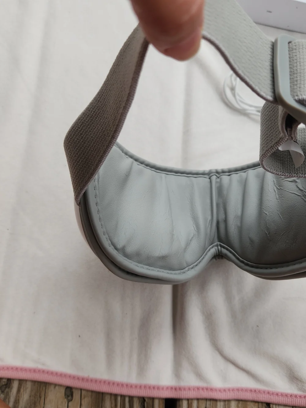 Renpho Eye Massager with Music and Adjustable Strap